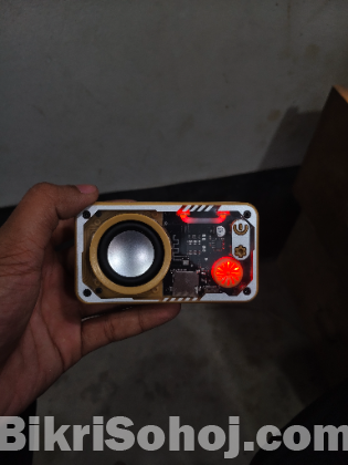 XTRA V1 transparent sound box